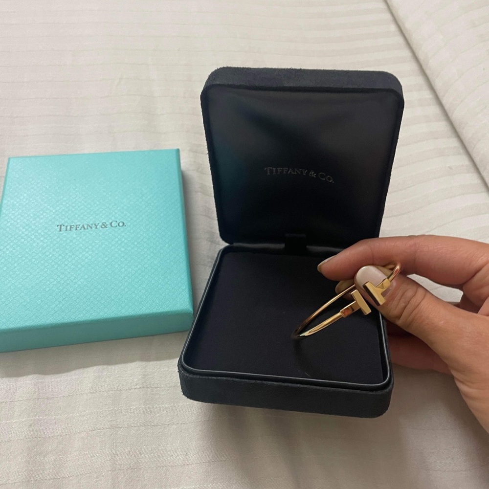 Tiffany T Wire Bracelet in 18k Rose Gold (medium) NEW WITH BOX